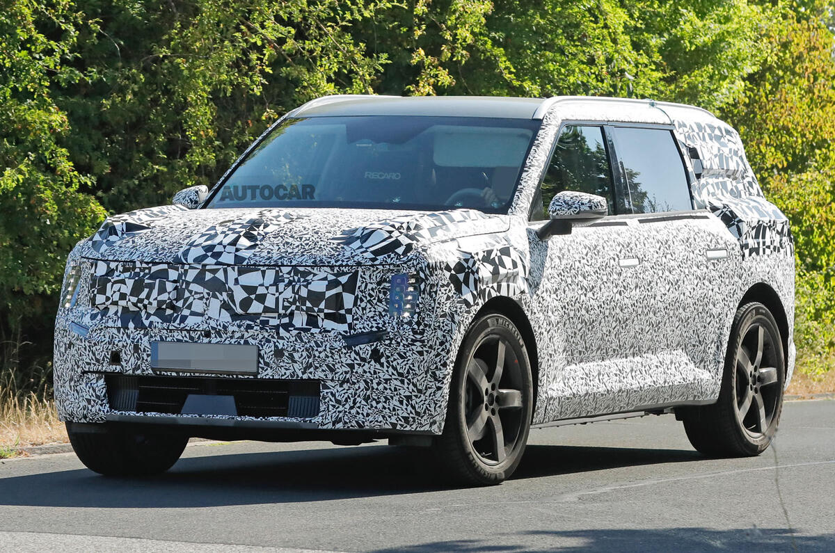 Kia EV9 front side driving 1