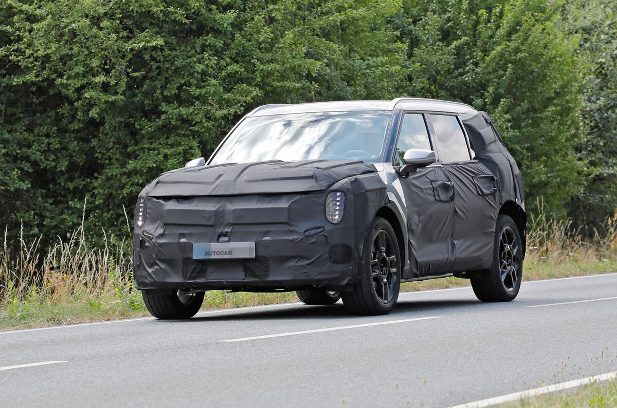 Kia EV9 spies three quarter driving