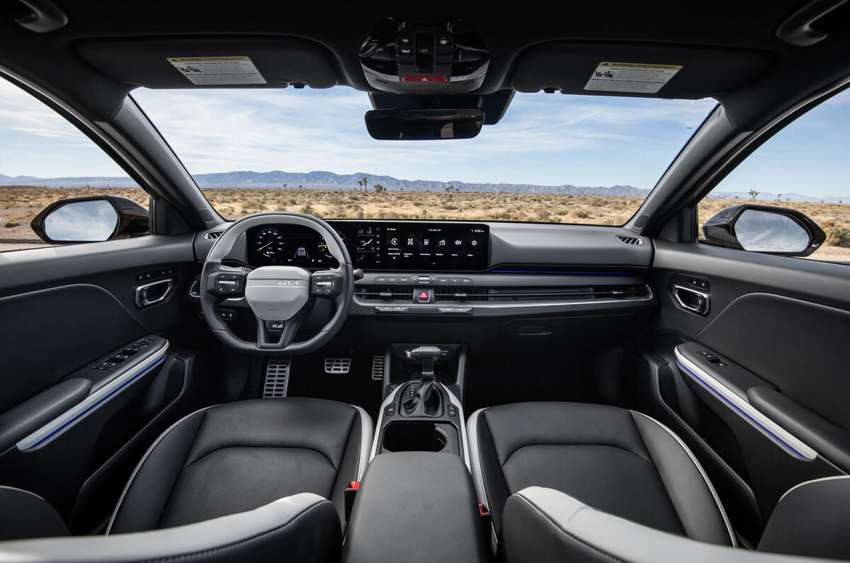 Kia K4 hatchback dashboard Kia K4 hatchback dashboard