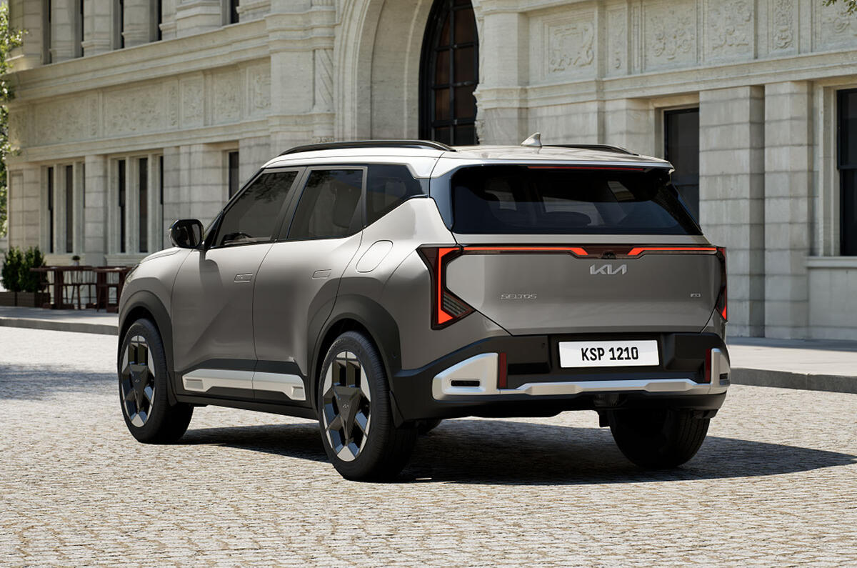Kia Seltos rear quarter 2
