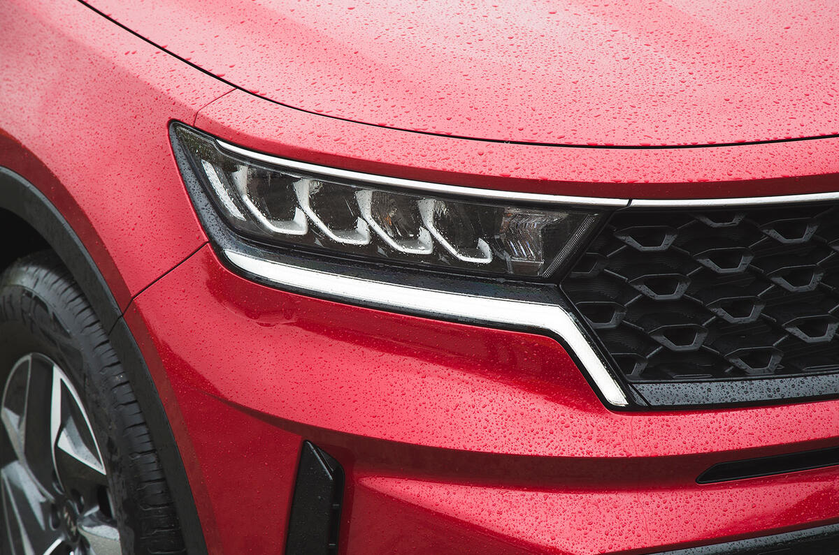 Kia Sorento front headlamps