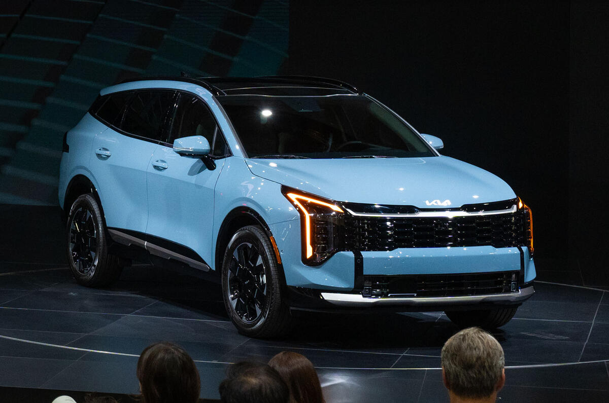 Kia Sportage facelift LA Auto Show front quarter