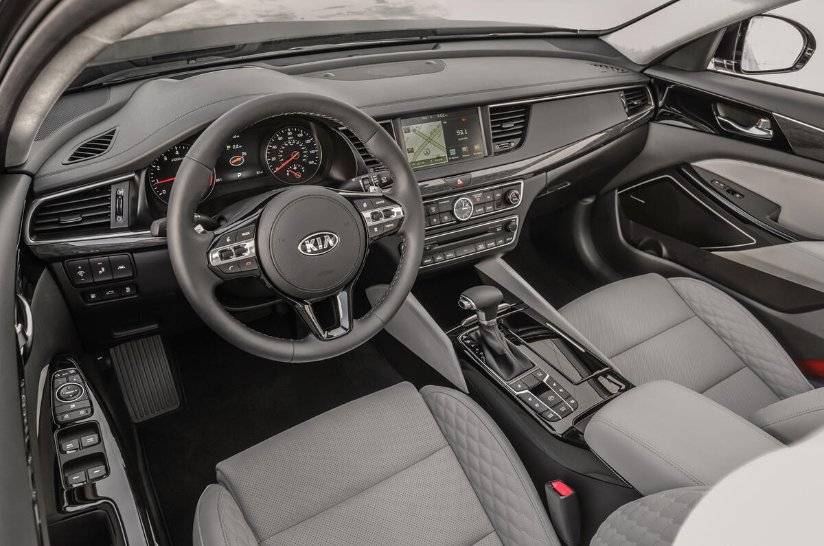 Kia Cadenza interior