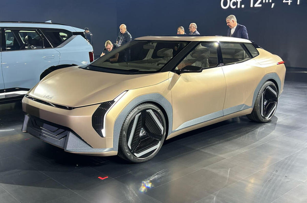 kia ev4 snap front three quarter