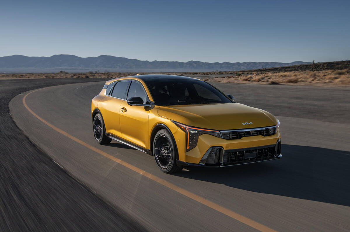 Kia K4 Hatchback front 3:4