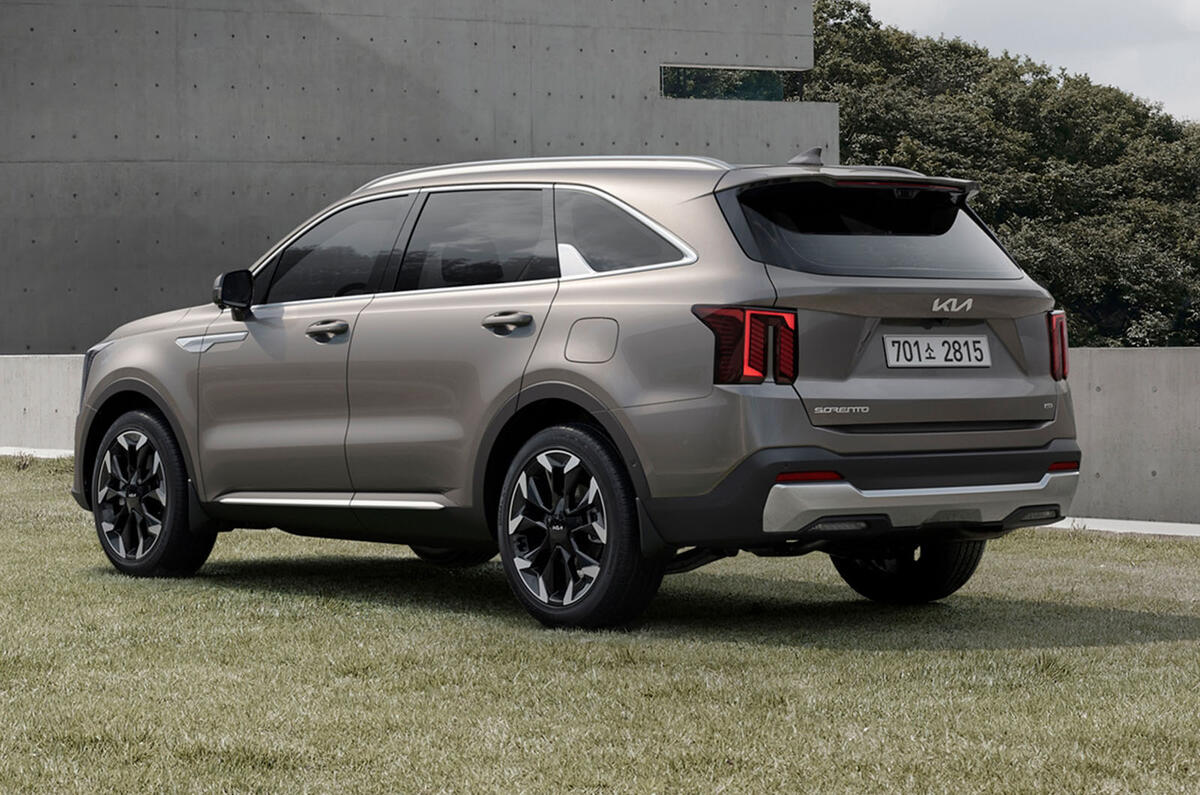 Kia Sorento facelift rear three quarter Kia Sorento facelift rear three quarter