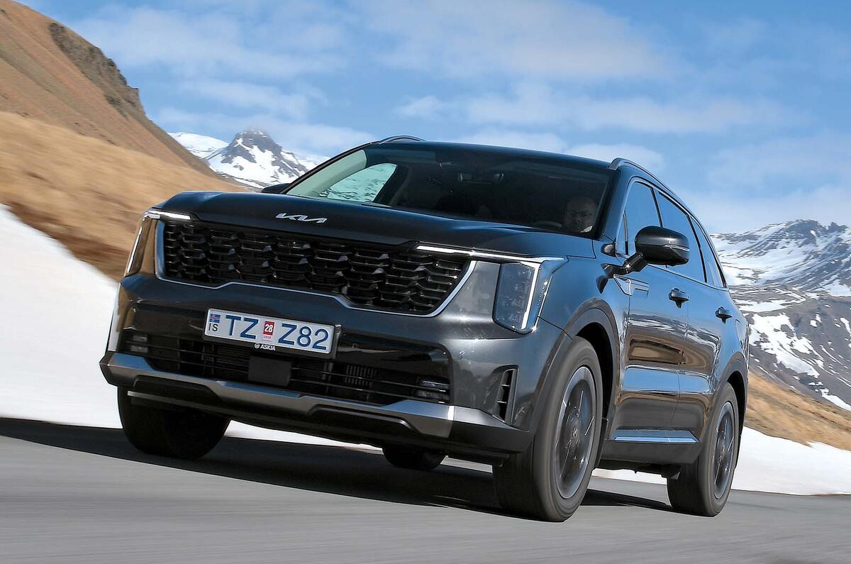 Kia Sorento front three quarter