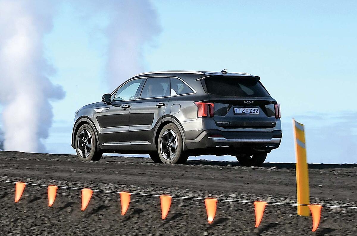 Kia Sorento to Iceland rear three quarter Kia Sorento to Iceland rear three quarter