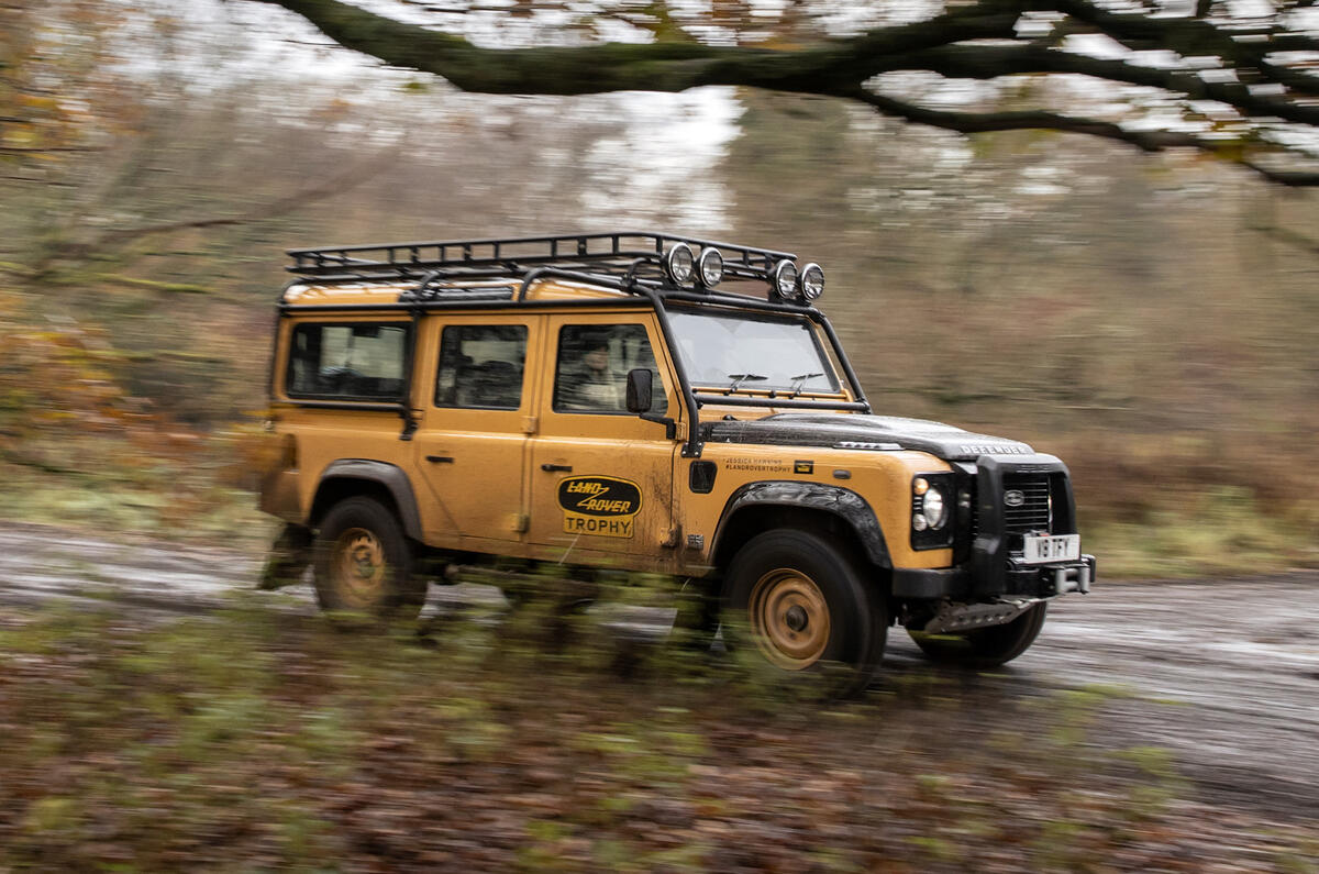 L Classic Trophy 100221 16 L Classic Trophy 100221 16