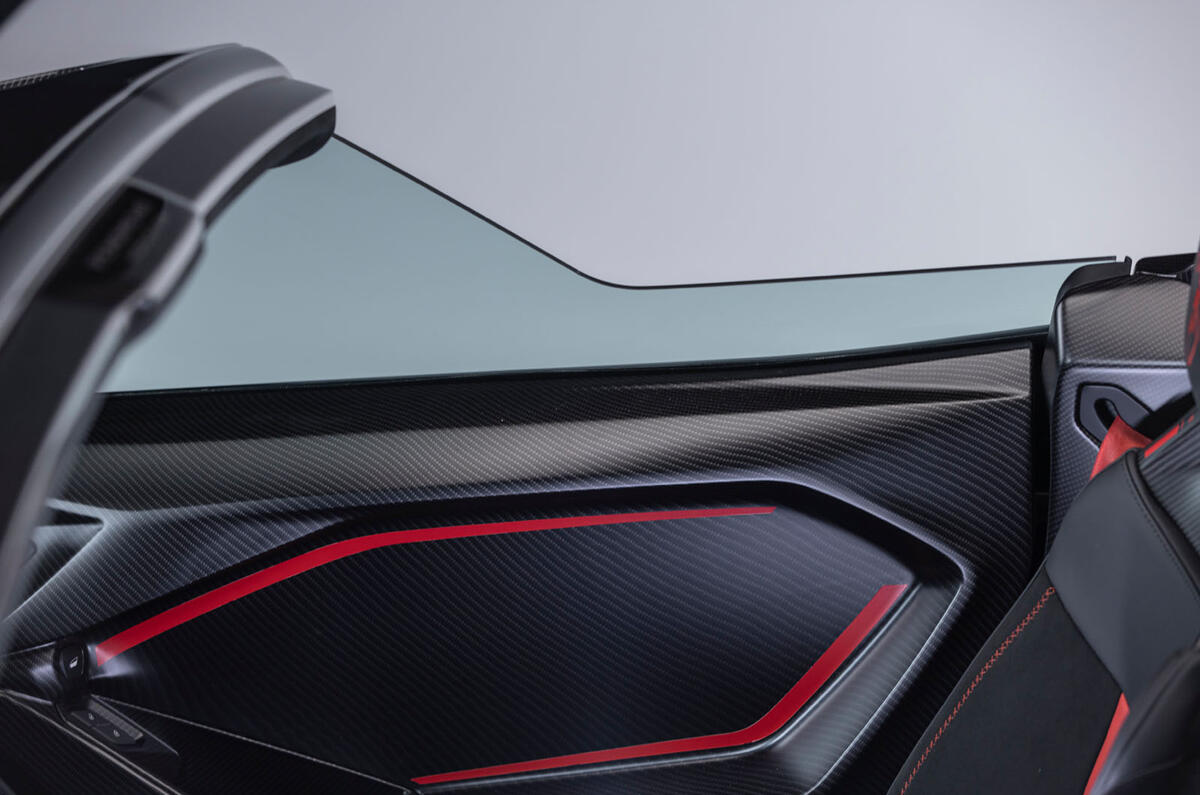 Lambo auto fondo azzurro uniforme 104