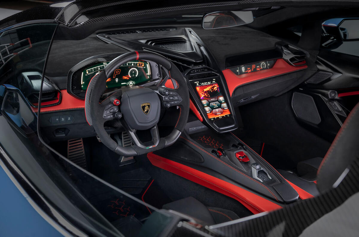 Lambo auto fondo azzurro uniforme 107