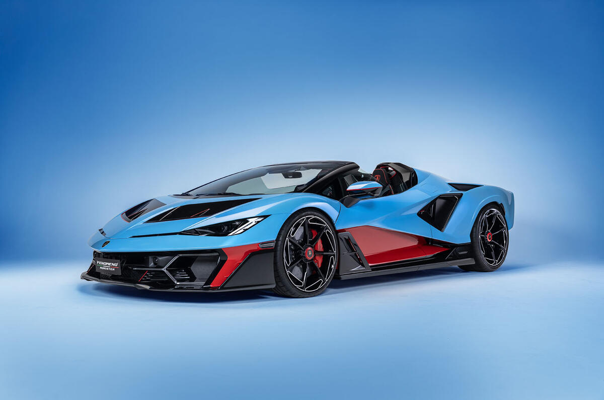 Lambo auto fondo azzurro uniforme 114