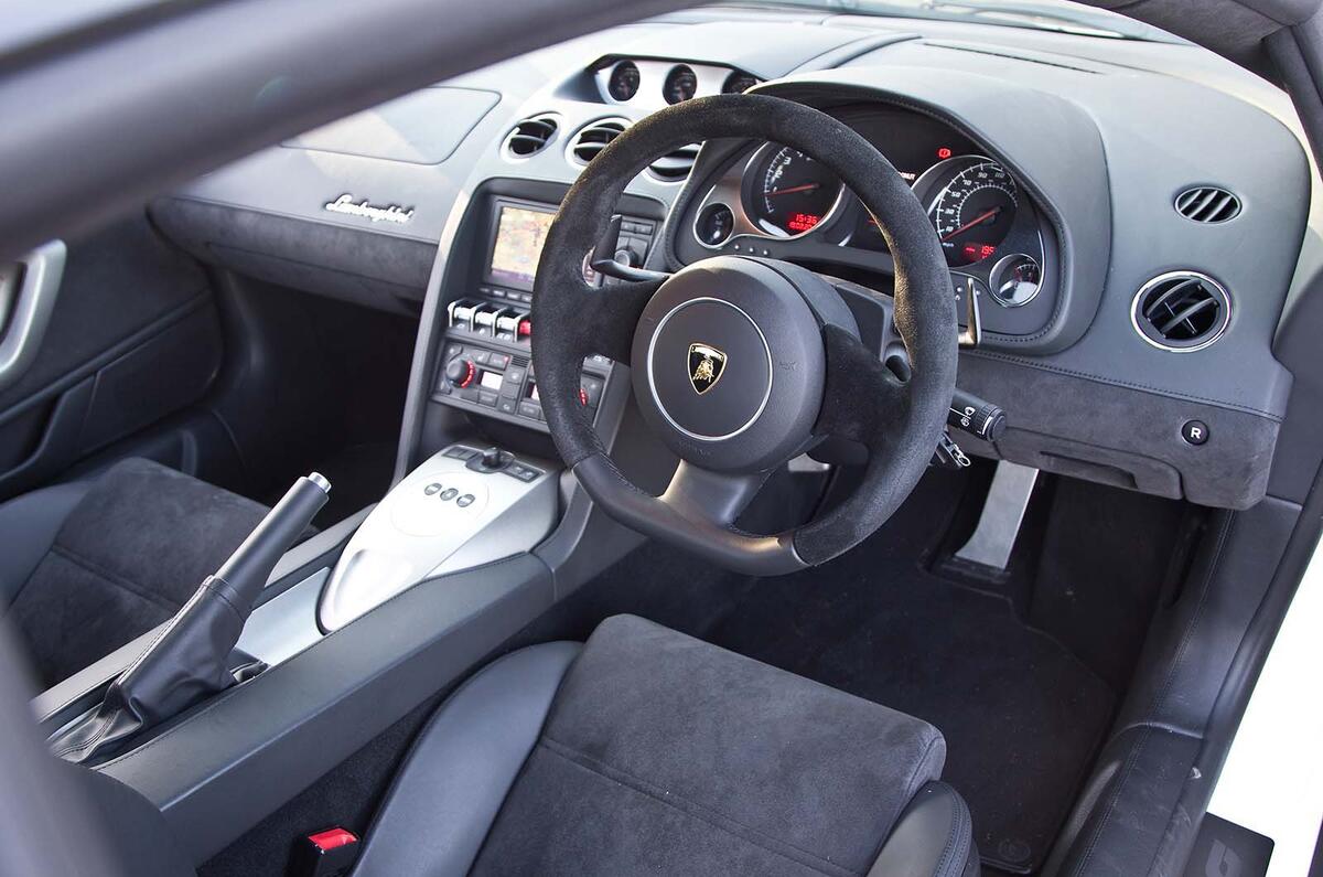 Lamborghini Gallardo interior