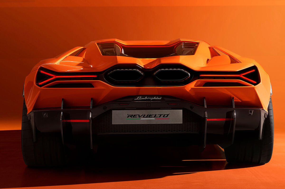 Lamborghini Revuelto rear