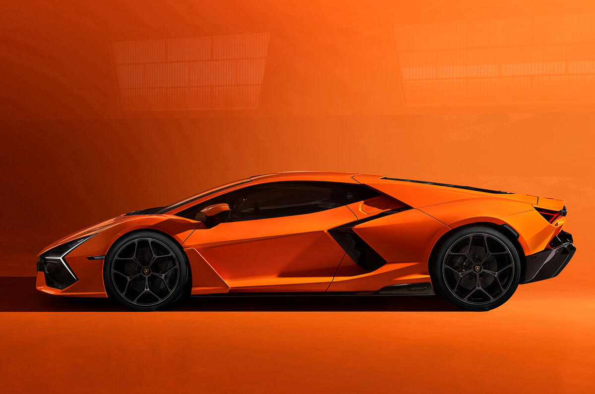 Lamborghini Revuelto side Lamborghini Revuelto side