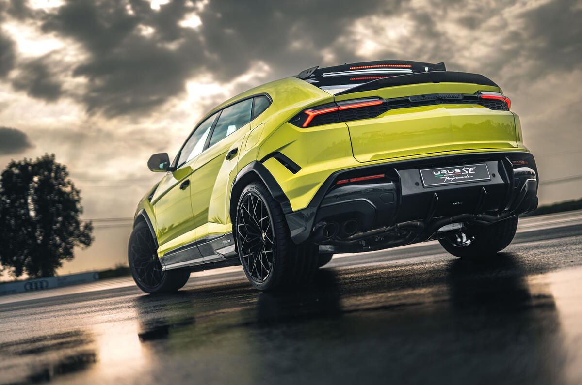 Lamborghini Urus SE Perfomante review 2026 146