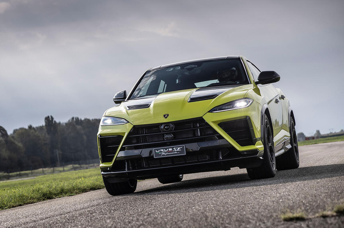 Lamborghini Urus SE Perfomante review 2026 148