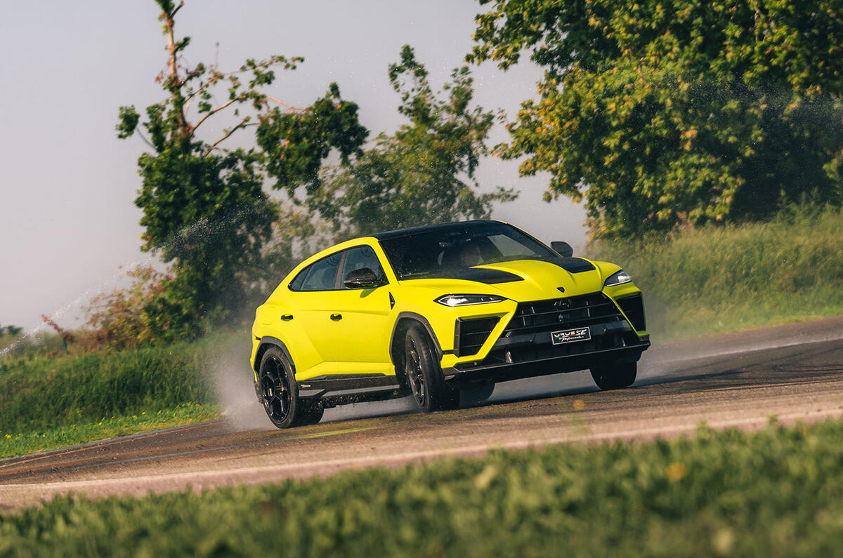 Lamborghini Urus SE Perfomante review 2026 150
