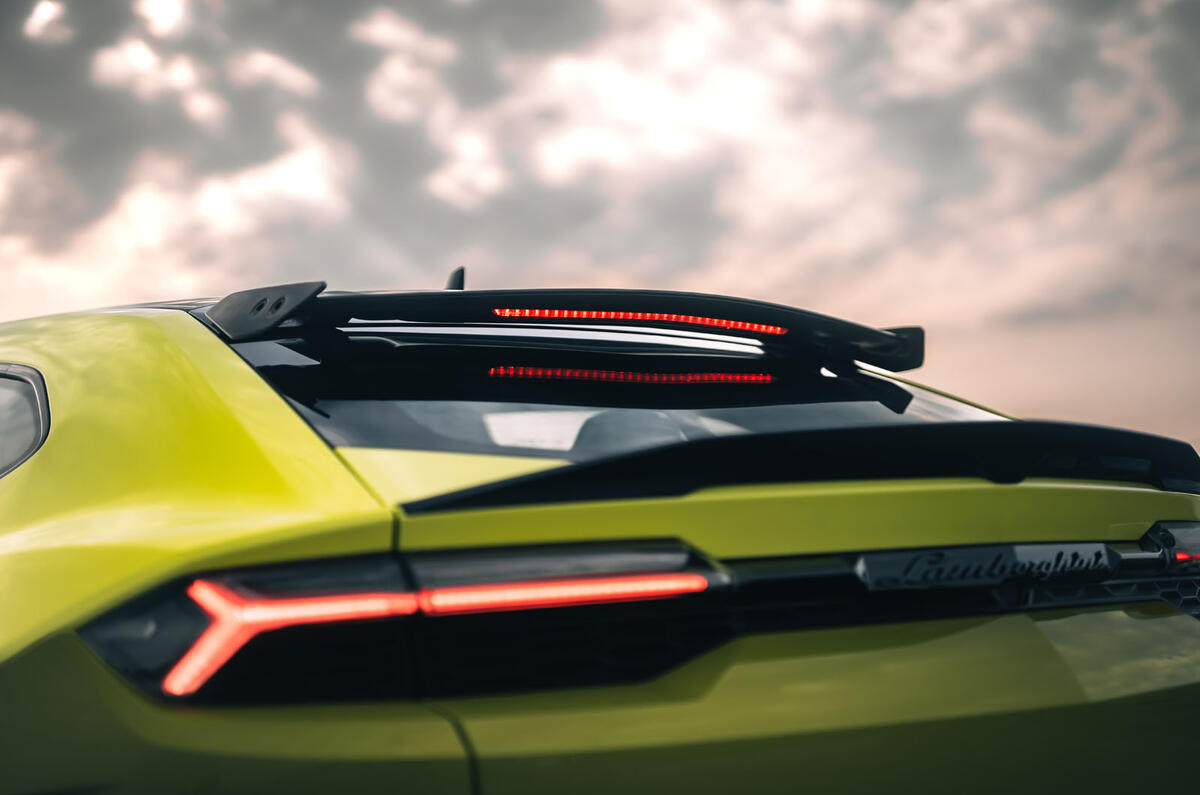 Lamborghini Urus SE Perfomante review 2026 153