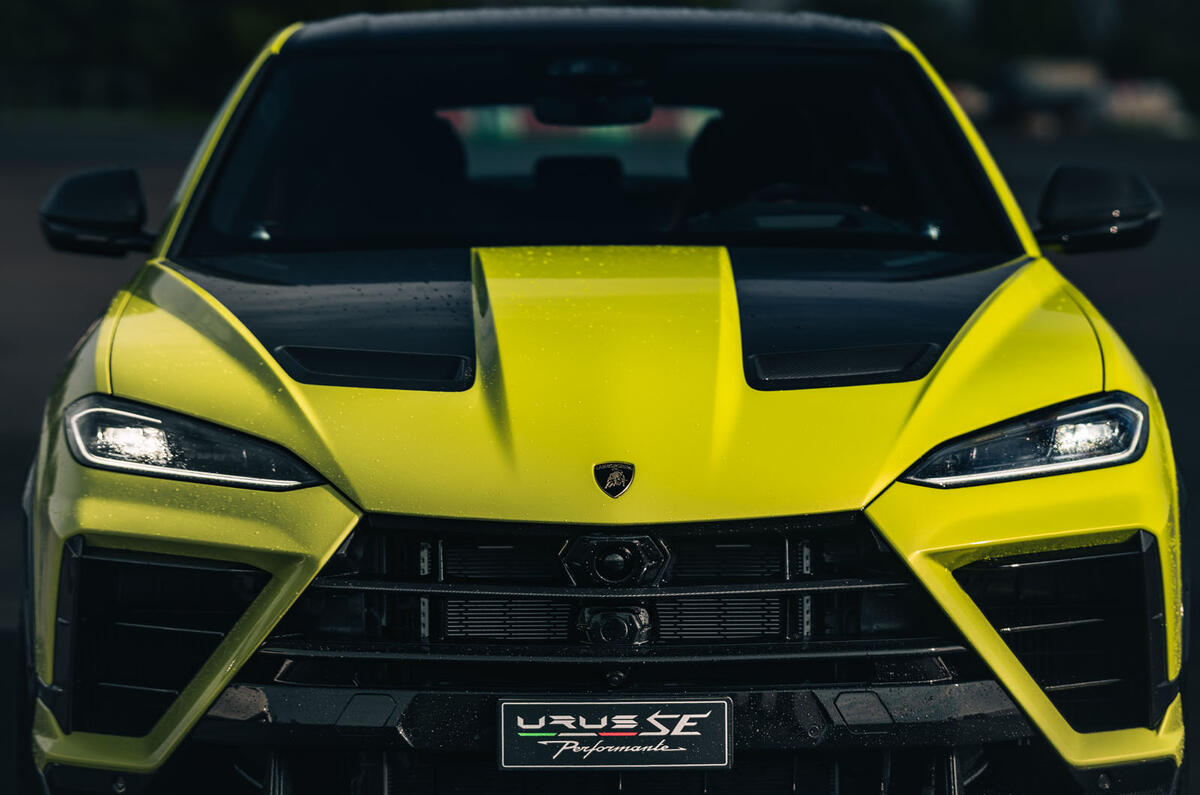 Lamborghini Urus SE Perfomante review 2026 158