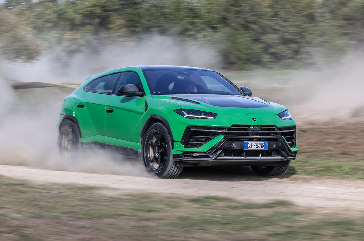 Lamborghini Urus Performante Viper Green Offroad Track Lamborghini Urus Performante Viper Green Offroad Track