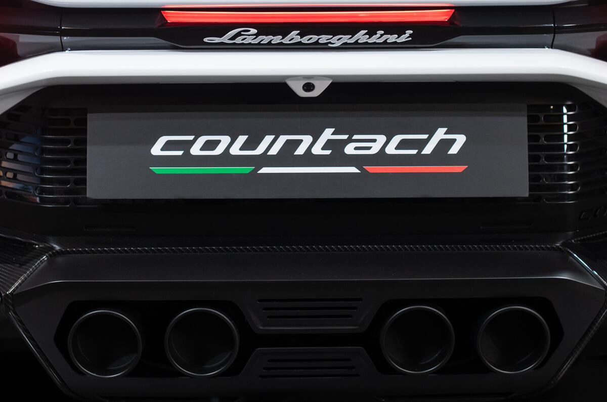 Lamborghini Countach LPI 800 4 (27) Lamborghini Countach LPI 800 4 (27)