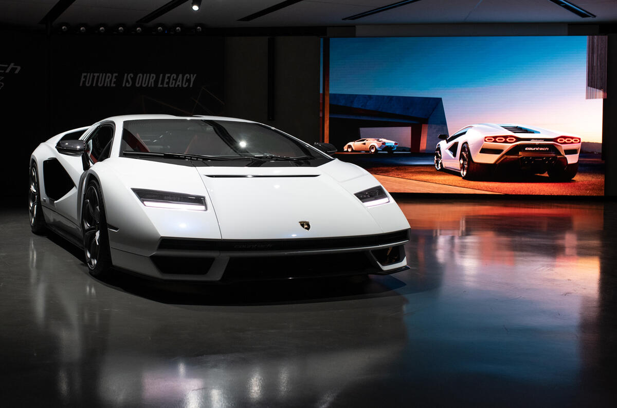 Lamborghini Countach LPI 800 4 (3) Lamborghini Countach LPI 800 4 (3)