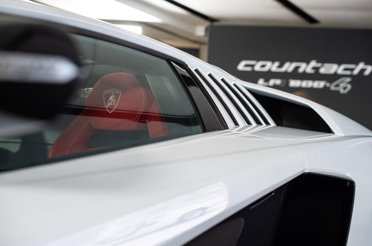 Lamborghini Countach LPI 800 4 (48) Lamborghini Countach LPI 800 4 (48)