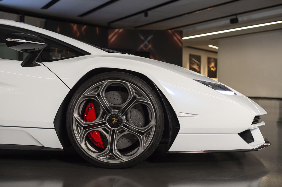 Lamborghini Countach LPI 800 4 (58) Lamborghini Countach LPI 800 4 (58)