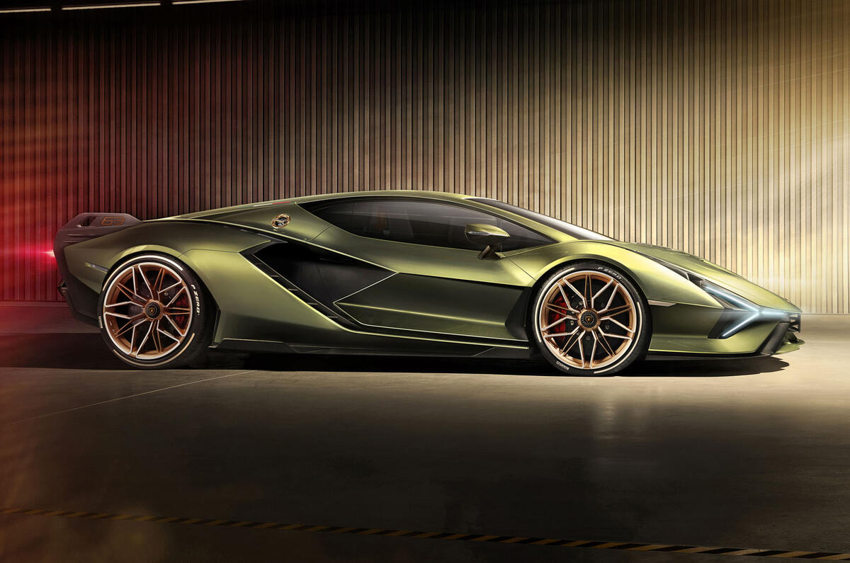 Lamborghini Sian reveal images - static side