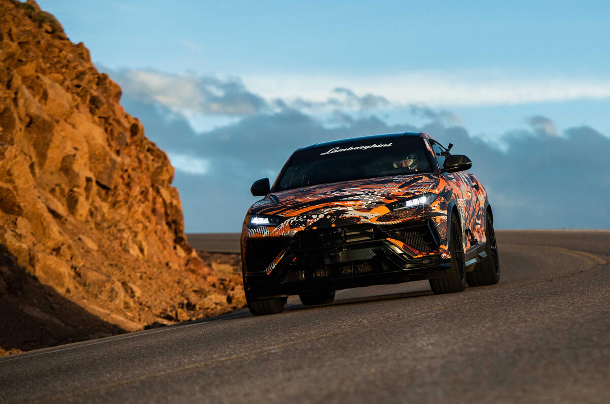 Lamborghini Urus   Pikes Peak Record 2022 dynamic cliff Lamborghini Urus   Pikes Peak Record 2022 dynamic cliff
