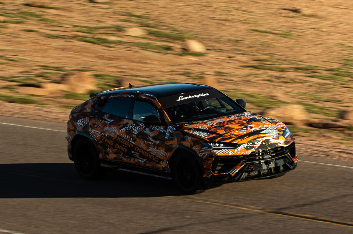 Lamborghini Urus   Pikes Peak Record 2022 front 3:4 Lamborghini Urus   Pikes Peak Record 2022 front 3:4