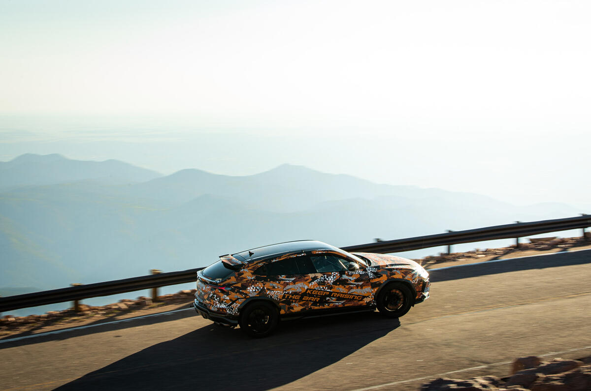 Lamborghini Urus   Pikes Peak Record dynamic side view Lamborghini Urus   Pikes Peak Record dynamic side view