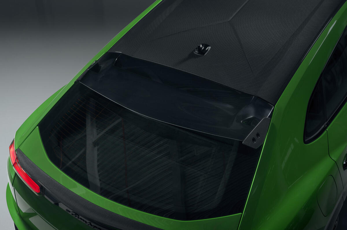 Lamborghini Urus Performante green rear window Lamborghini Urus Performante green rear window