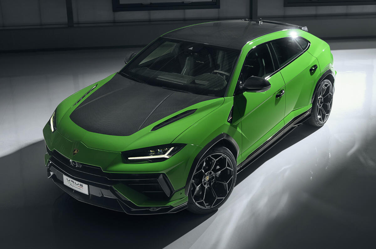 Lamborghini Urus Performante green static front 2 Lamborghini Urus Performante green static front 2