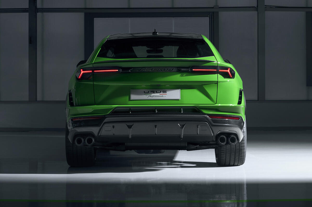 Lamborghini Urus Performante green static rear Lamborghini Urus Performante green static rear