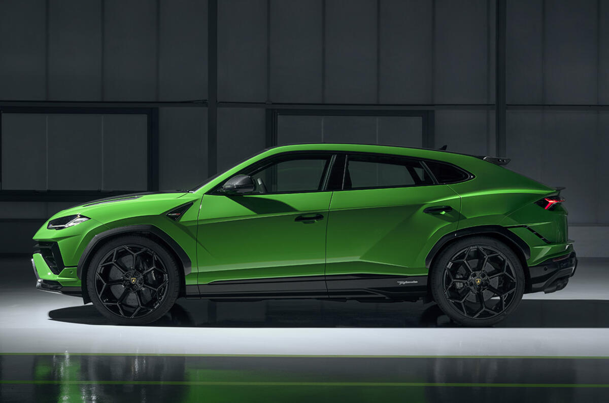 Lamborghini Urus Performante green static side Lamborghini Urus Performante green static side