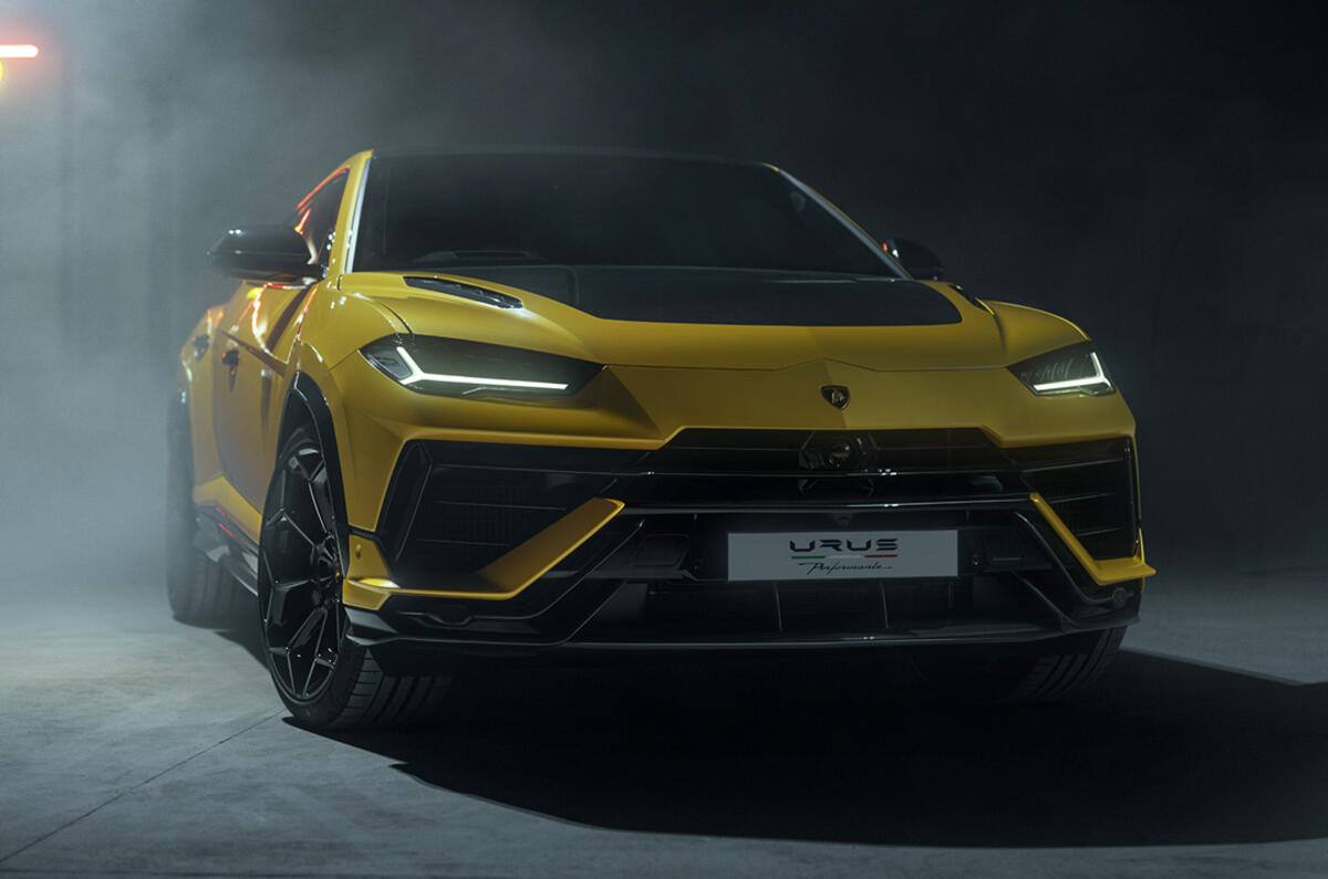 Lamborghini Urus Performante yellow front low angle smoke Lamborghini Urus Performante yellow front low angle smoke