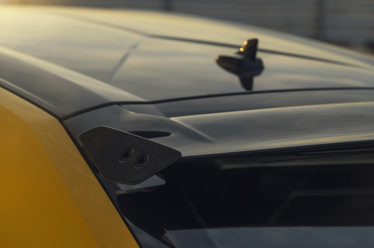 Lamborghini Urus Performante yellow roof Lamborghini Urus Performante yellow roof