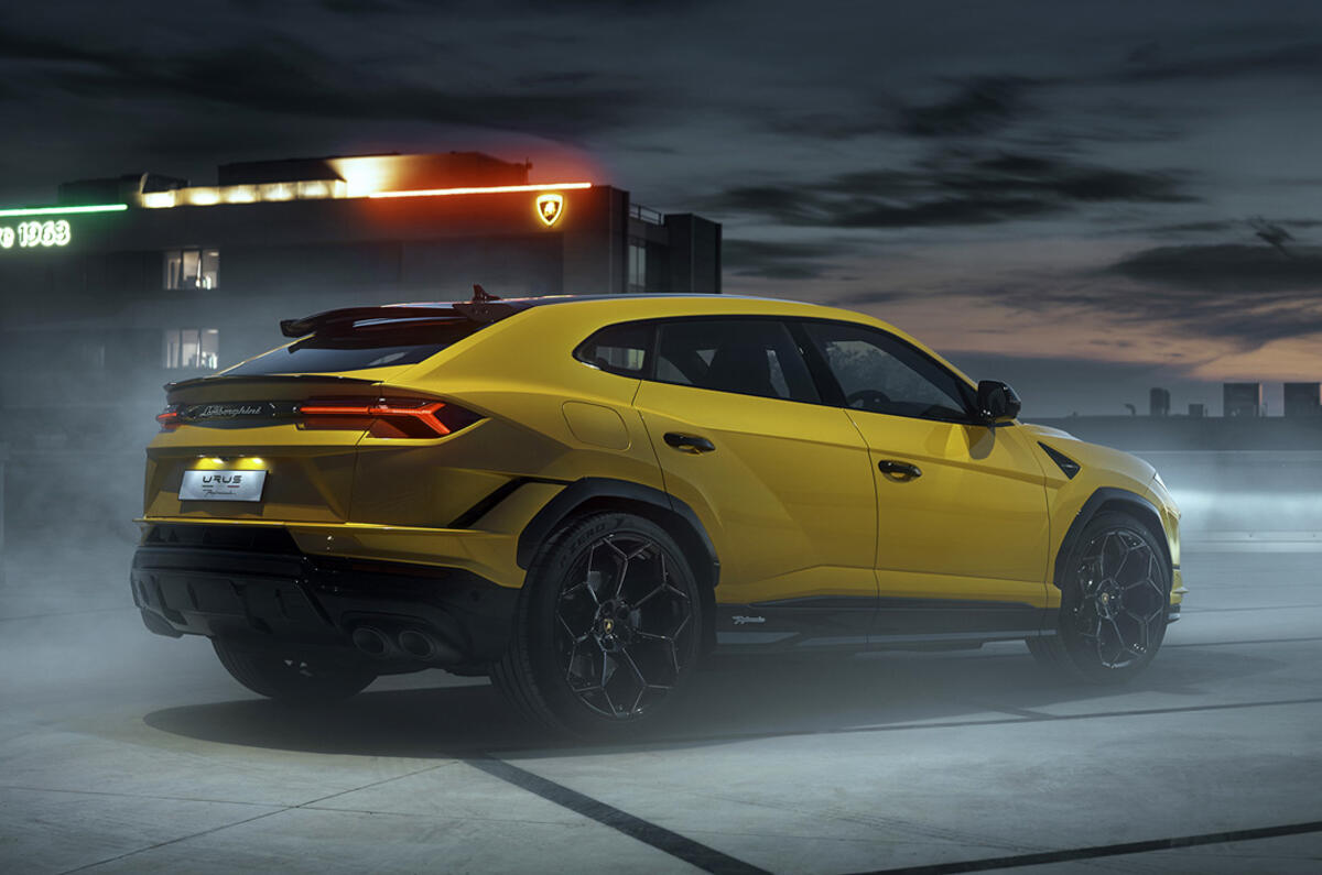 Lamborghini Urus Performante yellow static rear Lamborghini Urus Performante yellow static rear