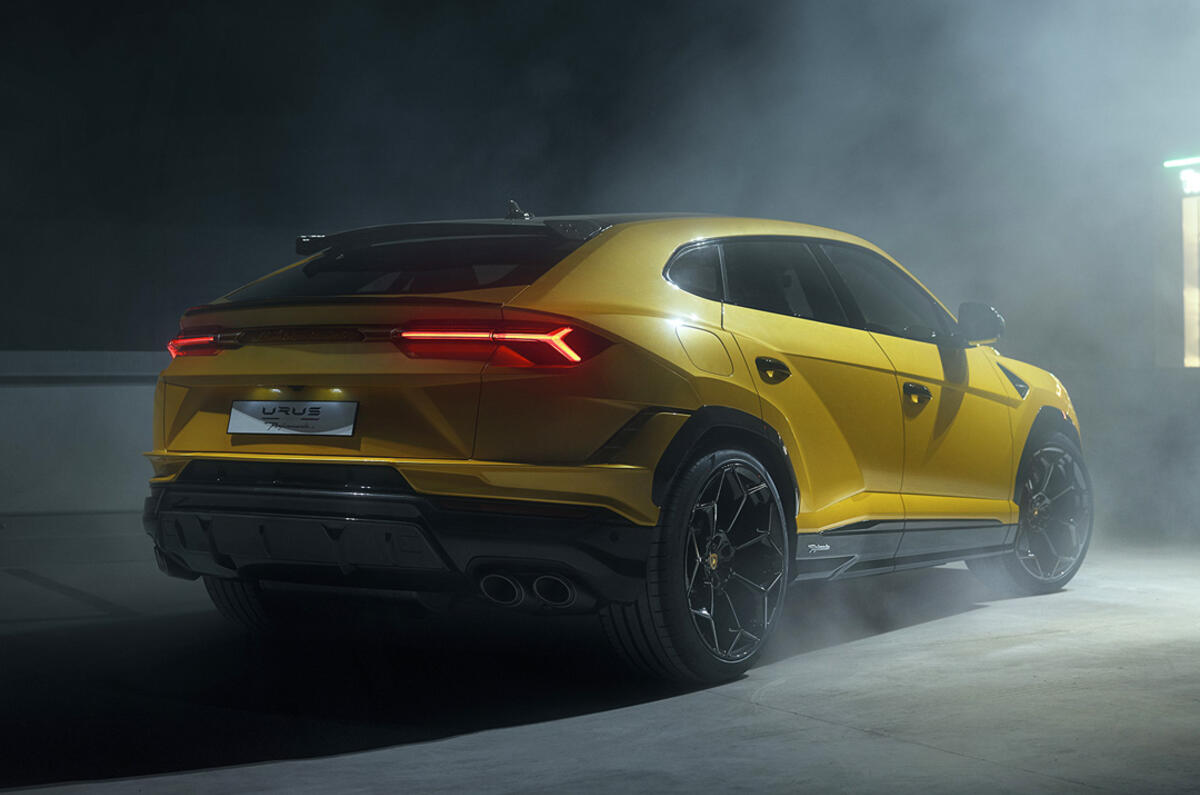 Lamborghini Urus Performante yellow static rear 2 Lamborghini Urus Performante yellow static rear 2