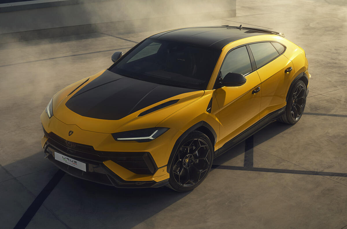Lamborghini Urus Performante yellow static sunset Lamborghini Urus Performante yellow static sunset