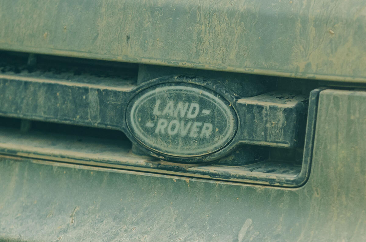 land rover badge