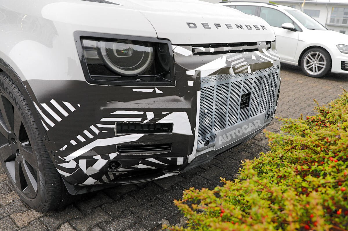 Land Rover Defender camo 0