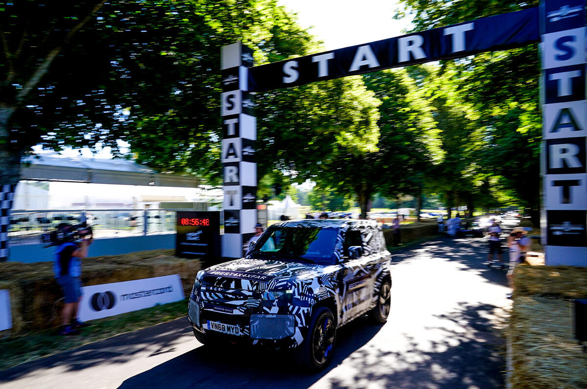 Land Rover Defender at Goodwood 2019 - start line