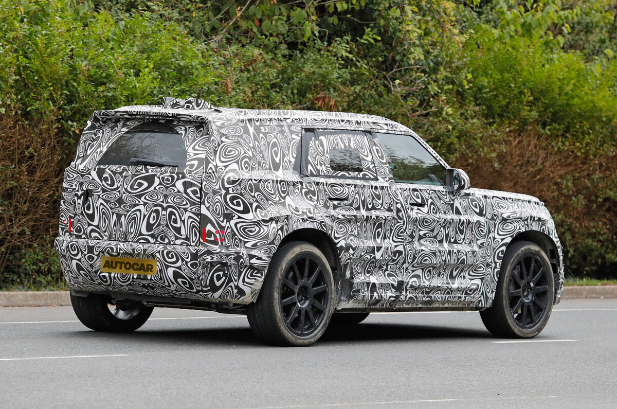 Land Rover Defender Sport camo sep 2025 rear quarter tracking Land Rover Defender Sport camo sep 2025 rear quarter tracking