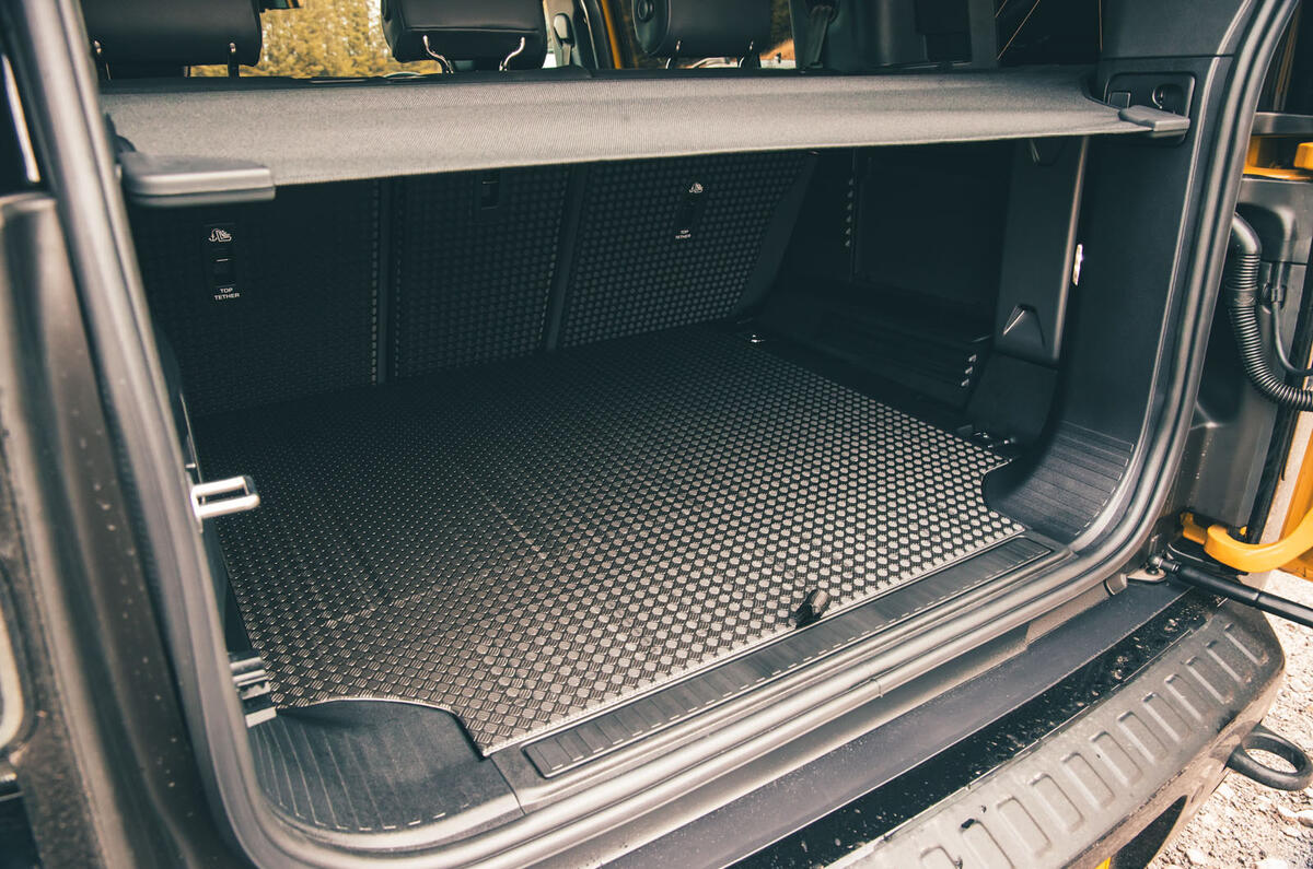 Land Rover Defender Trophy review 2026 053