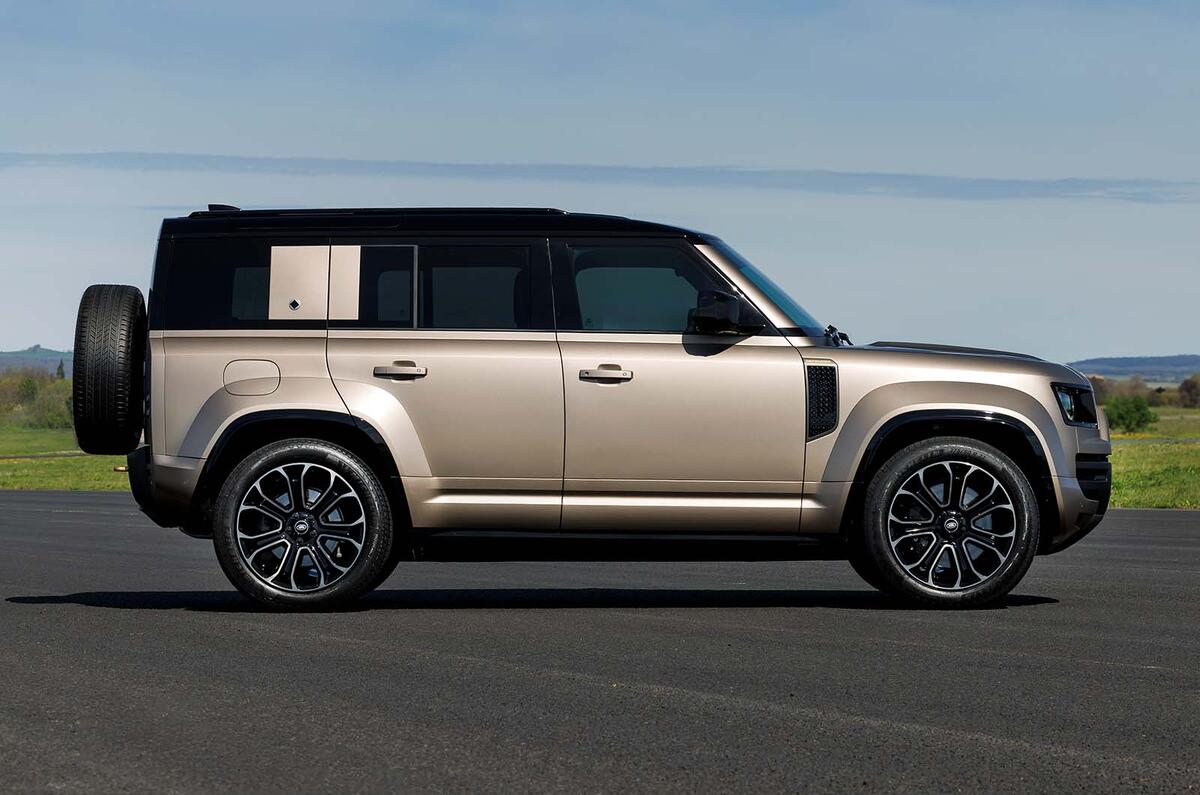 Land Rover Defender Octa side static