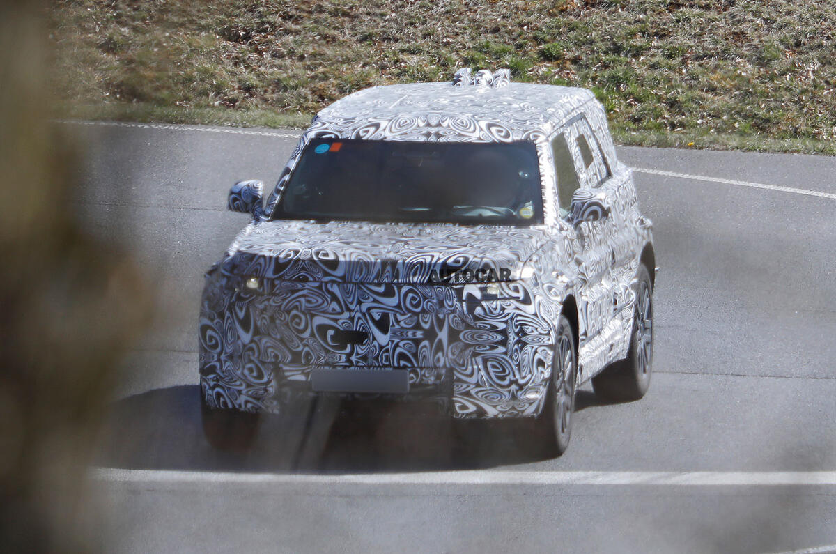 Land Rover Defender Sport prototype   .jpg510 Land Rover Defender Sport prototype   .jpg510