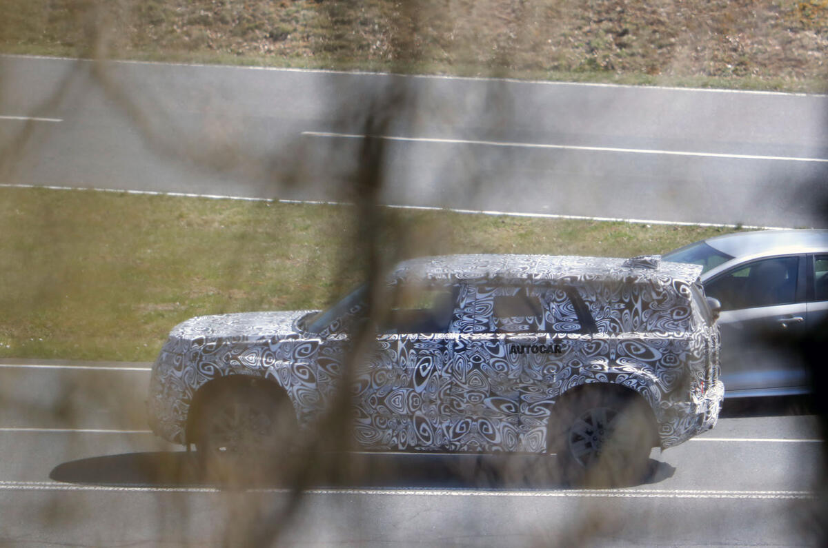 Land Rover Defender Sport prototype   .jpg523 Land Rover Defender Sport prototype   .jpg523